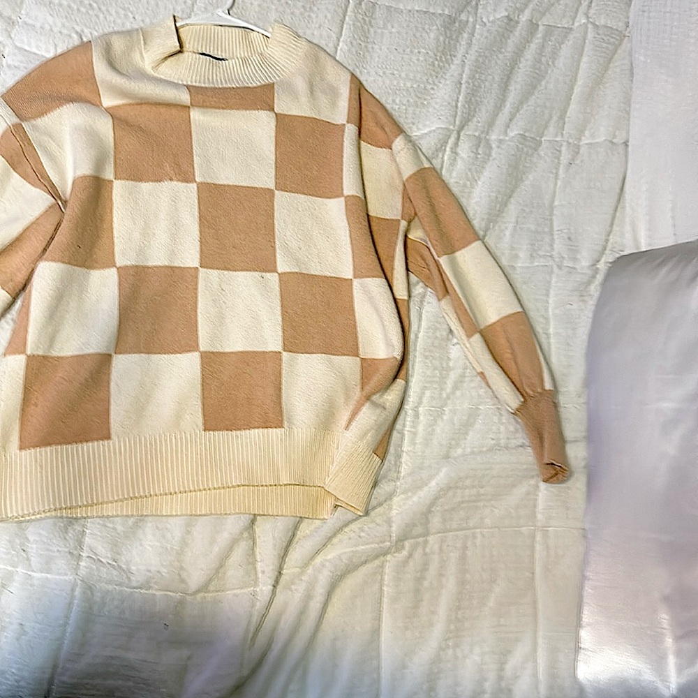 Selling this sweater for $17!